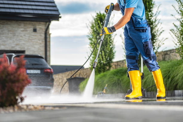 Best Pool Deck Cleaning  in Gang Mills, NY